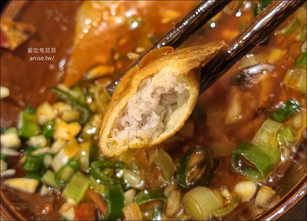 馮校長老火鍋台灣首店，成都爆紅火鍋店，日均翻桌15輪，排隊5小時，連黃仁勳都吃過！