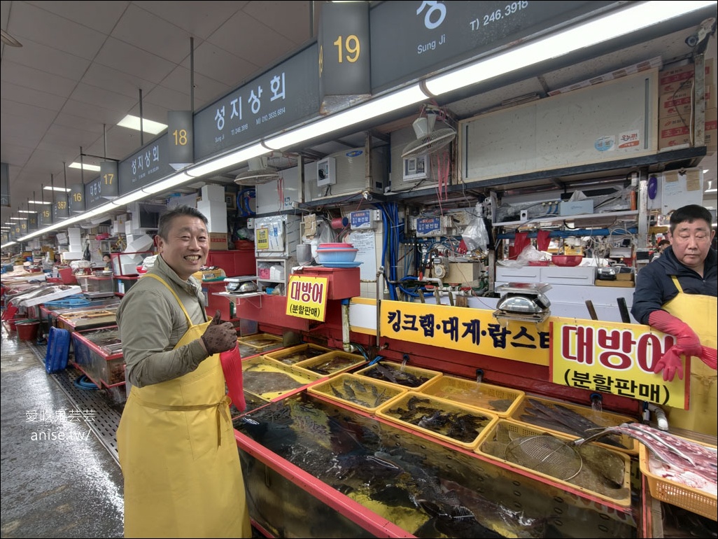 釜山吃帝王蟹、鮑魚！札嘎其市場生猛海鮮推薦