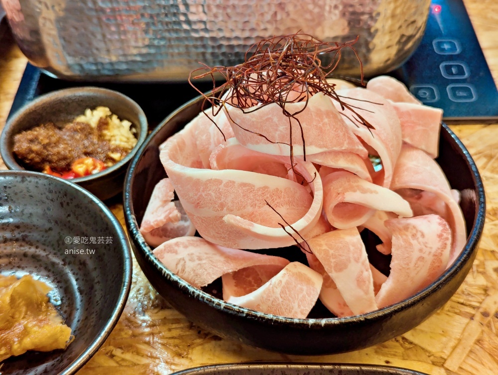 秋月鍋物，宜蘭三星田野間的暖胃火鍋，主食與飲料吃到飽(姊姊食記)