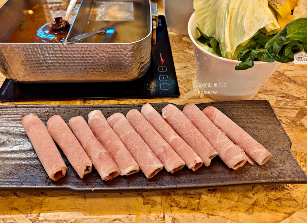 秋月鍋物，宜蘭三星田野間的暖胃火鍋，主食與飲料吃到飽(姊姊食記)