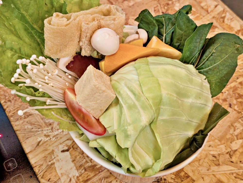 秋月鍋物，宜蘭三星田野間的暖胃火鍋，主食與飲料吃到飽(姊姊食記)