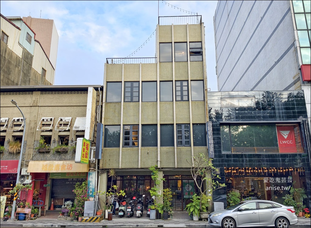 台南住宿 | 艸祭CaoJi Book inn ，睡在書架裡的奇妙體驗