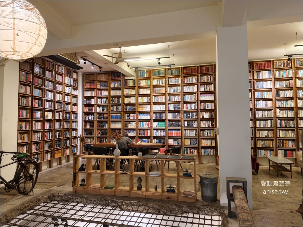 台南住宿 | 艸祭CaoJi Book inn ，睡在書架裡的奇妙體驗
