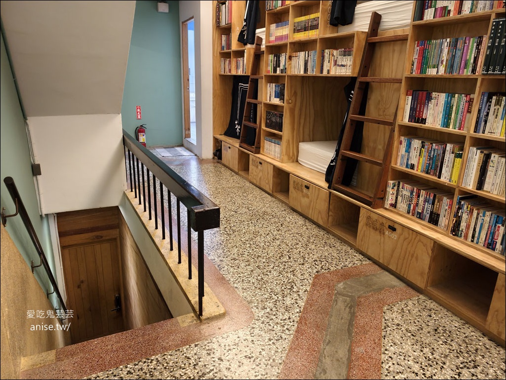 台南住宿 | 艸祭CaoJi Book inn ，睡在書架裡的奇妙體驗