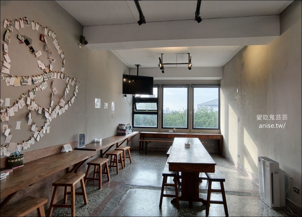 台南住宿 | 艸祭CaoJi Book inn ，睡在書架裡的奇妙體驗