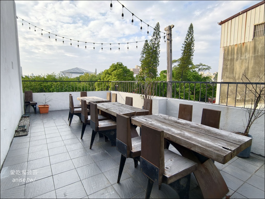 台南住宿 | 艸祭CaoJi Book inn ，睡在書架裡的奇妙體驗