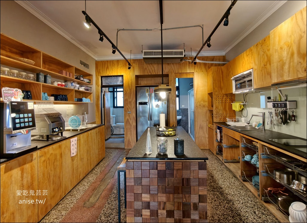 台南住宿 | 艸祭CaoJi Book inn ，睡在書架裡的奇妙體驗