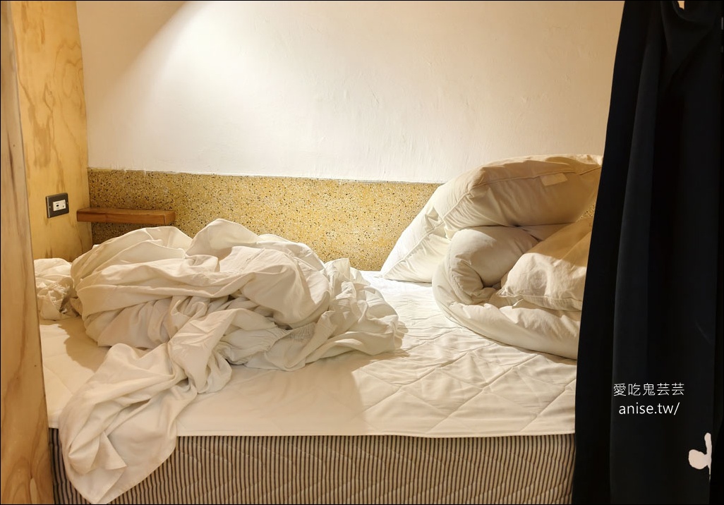 台南住宿 | 艸祭CaoJi Book inn ，睡在書架裡的奇妙體驗