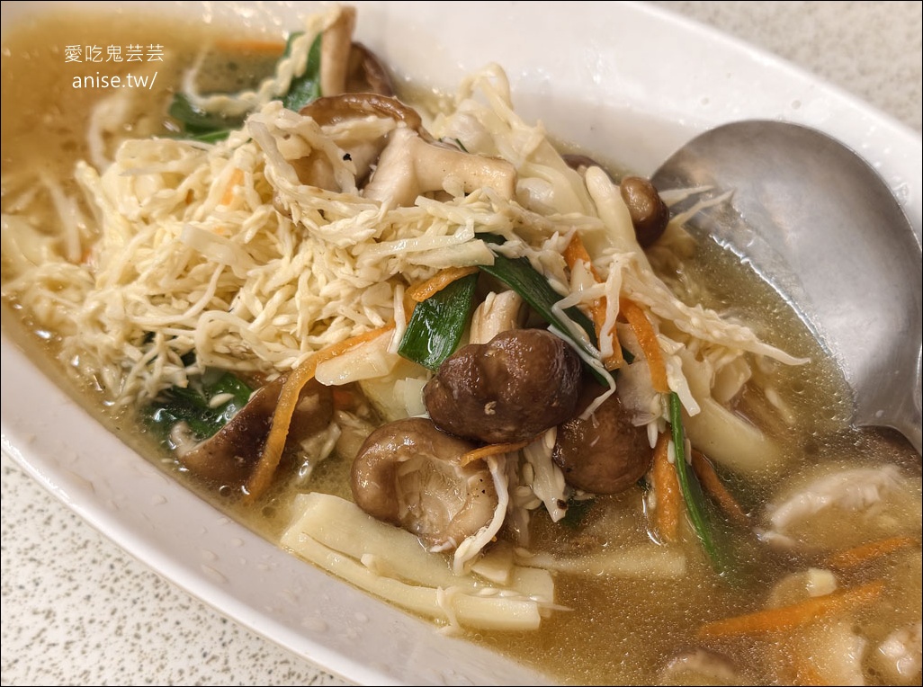 日月潭寵物友善 | 哖記紅茶甕缸雞，超受長輩歡迎的日月潭美食