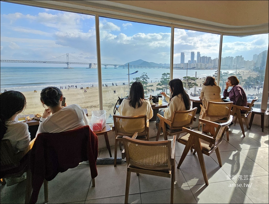 廣安里海景咖啡 | Caffeine Charger，正對廣安沙灘的無敵海景咖啡