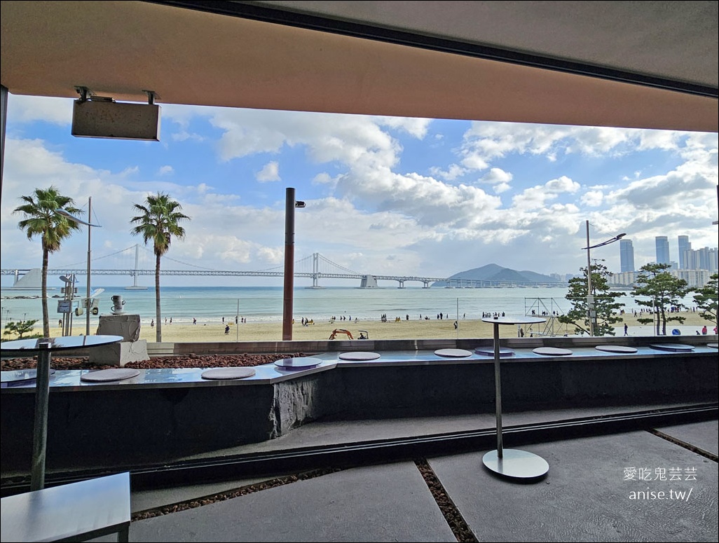 廣安里海景咖啡 | Caffeine Charger，正對廣安沙灘的無敵海景咖啡