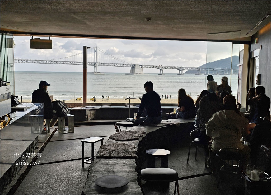 廣安里海景咖啡 | Caffeine Charger，正對廣安沙灘的無敵海景咖啡