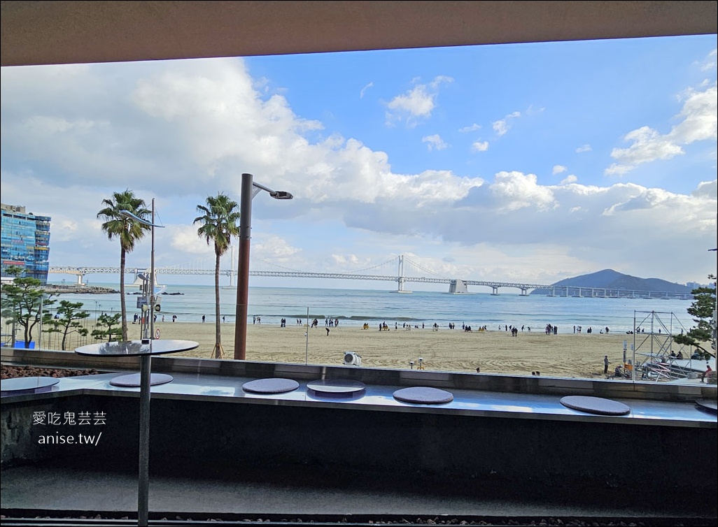 廣安里海景咖啡 | Caffeine Charger，正對廣安沙灘的無敵海景咖啡