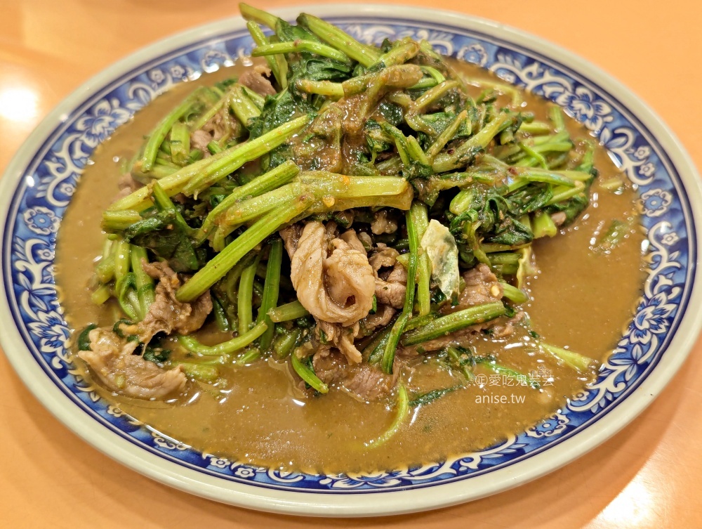 新東羊羊肉料理專賣店，巨人份量的羊肉炒麵只要百元(姊姊食記)