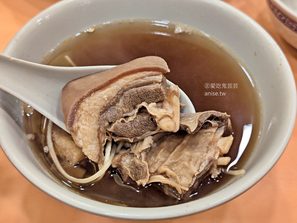 新東羊羊肉料理專賣店，巨人份量的羊肉炒麵只要百元(姊姊食記)