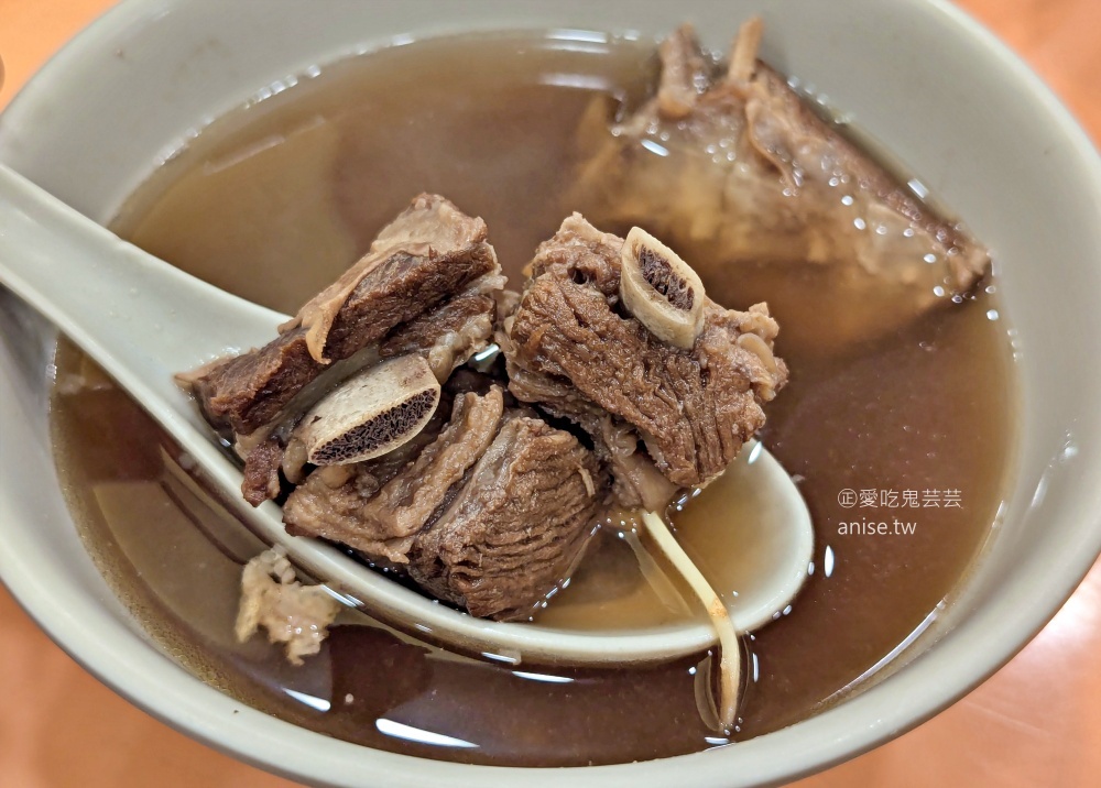 新東羊羊肉料理專賣店，巨人份量的羊肉炒麵只要百元(姊姊食記)