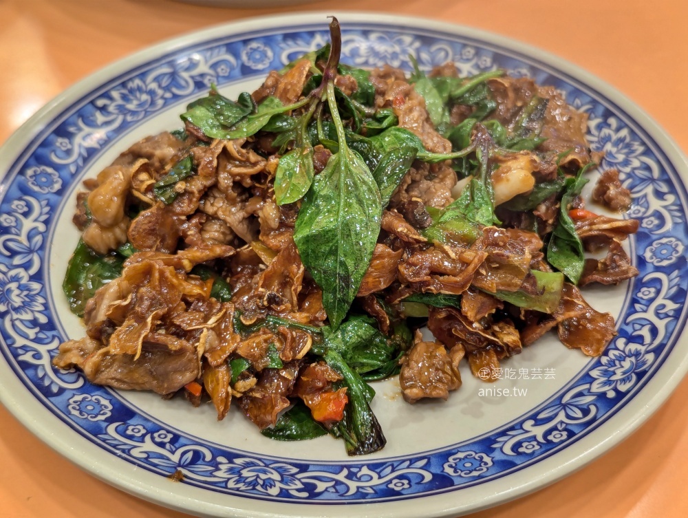 新東羊羊肉料理專賣店，巨人份量的羊肉炒麵只要百元(姊姊食記)