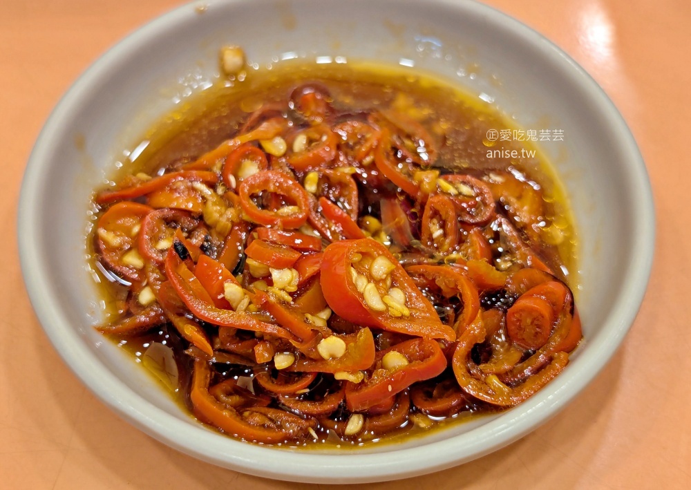 新東羊羊肉料理專賣店，巨人份量的羊肉炒麵只要百元(姊姊食記)