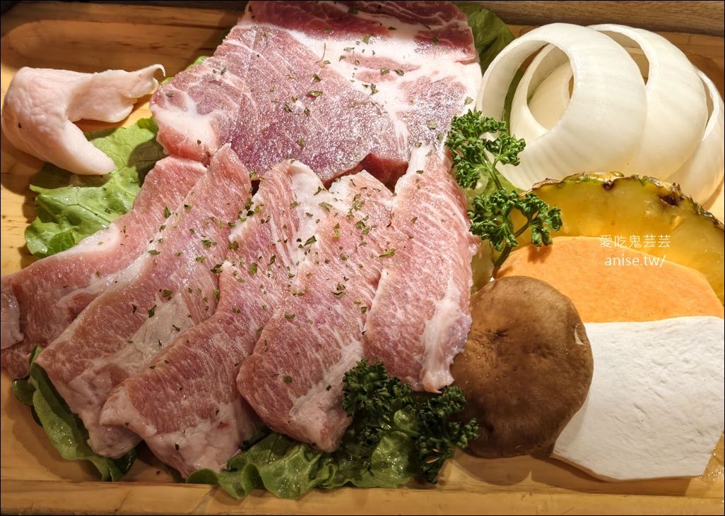 東區烤肉 | 燒酒烤烤豬，想吃韓式小菜就來這裡！都是店家自己做的哦~