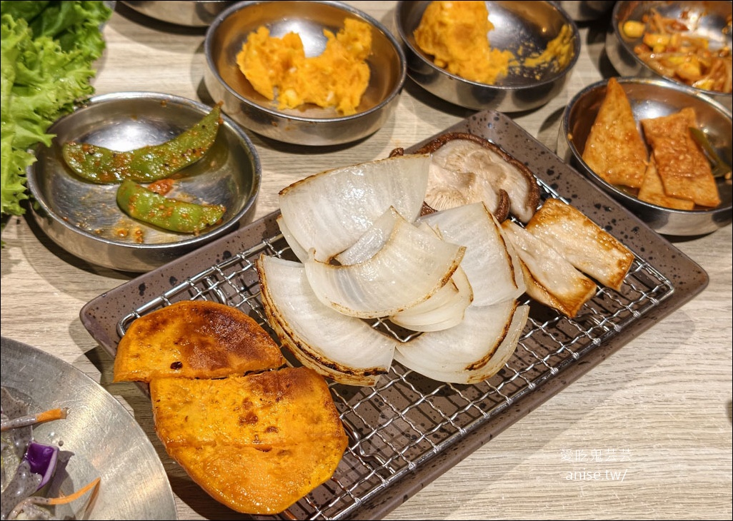 東區烤肉 | 燒酒烤烤豬，想吃韓式小菜就來這裡！都是店家自己做的哦~