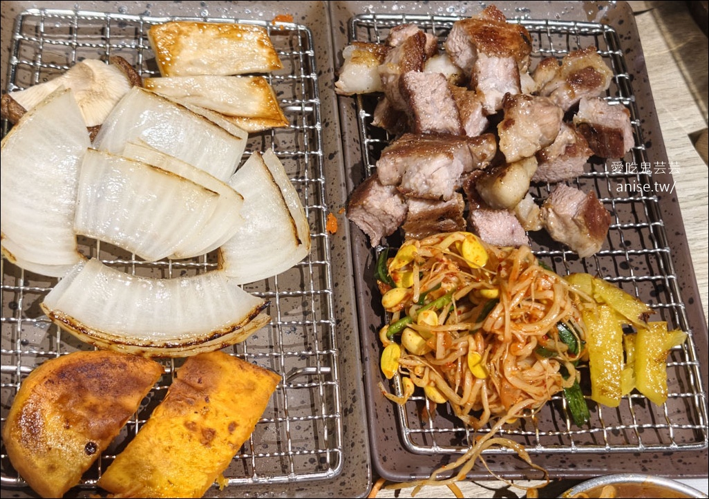 東區烤肉 | 燒酒烤烤豬，想吃韓式小菜就來這裡！都是店家自己做的哦~