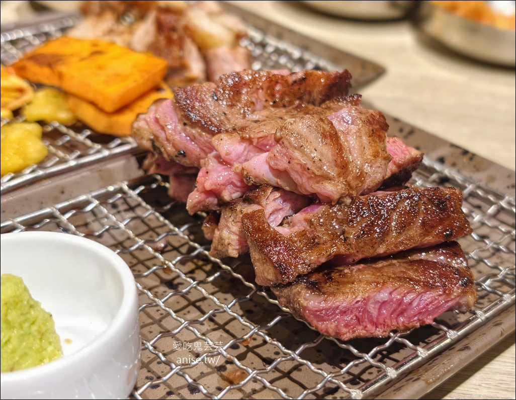 東區烤肉 | 燒酒烤烤豬，想吃韓式小菜就來這裡！都是店家自己做的哦~ @愛吃鬼芸芸