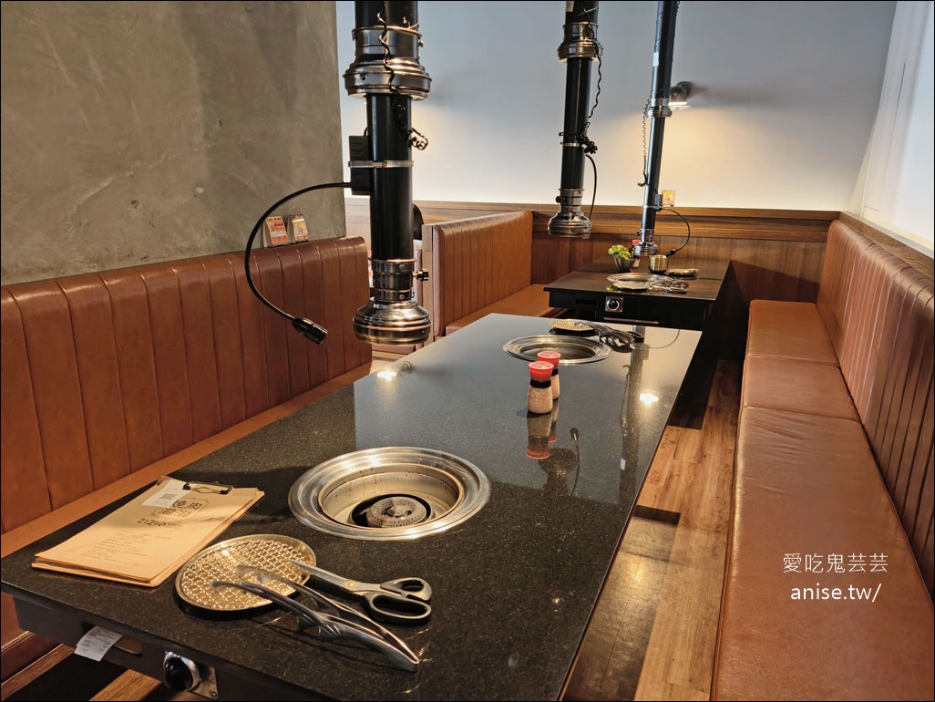 燒肉滋滋，份量驚人！全程桌邊服務超讚