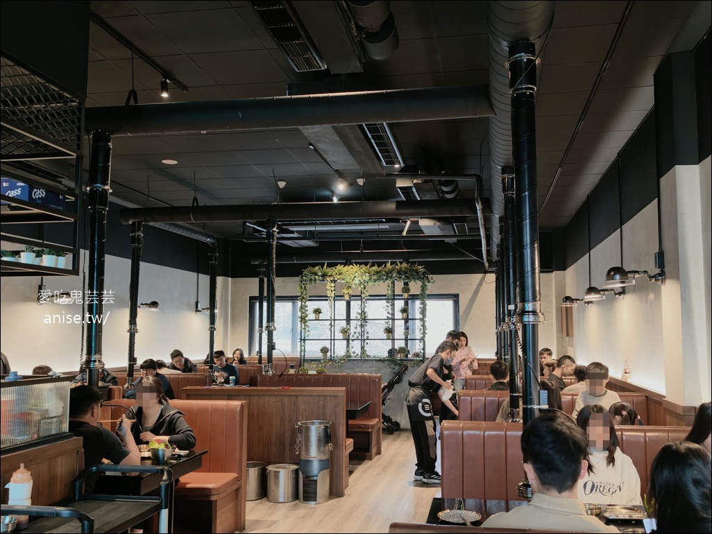 燒肉滋滋，份量驚人！全程桌邊服務超讚