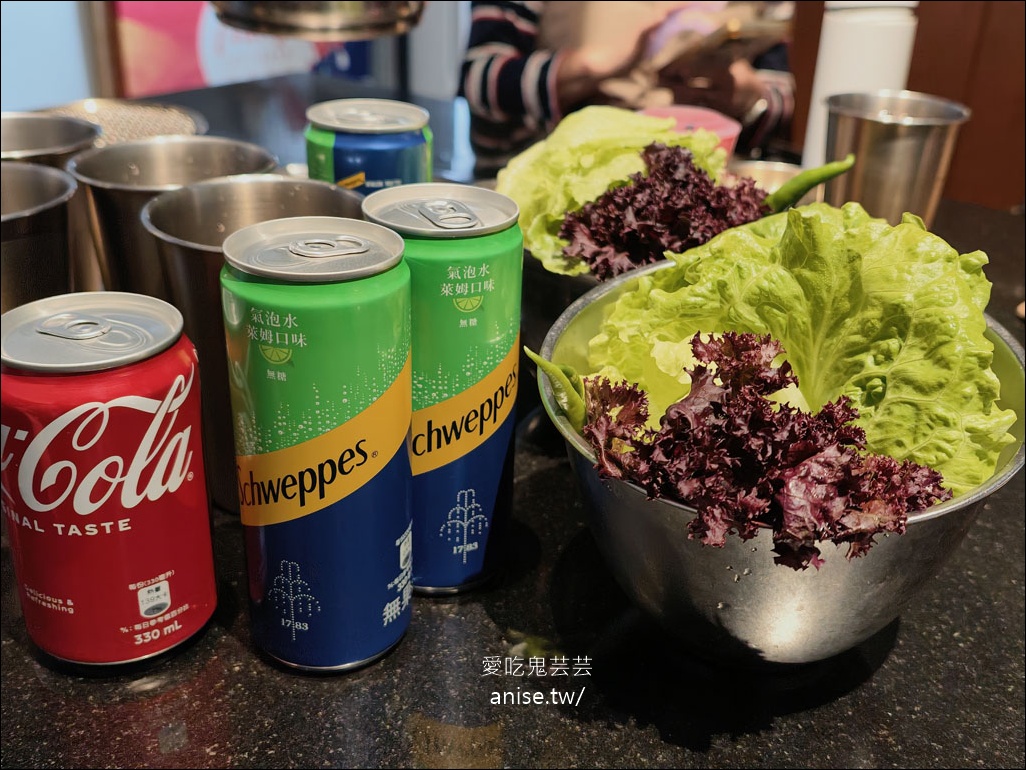 燒肉滋滋，份量驚人！全程桌邊服務超讚