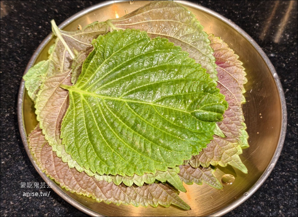 燒肉滋滋，份量驚人！全程桌邊服務超讚