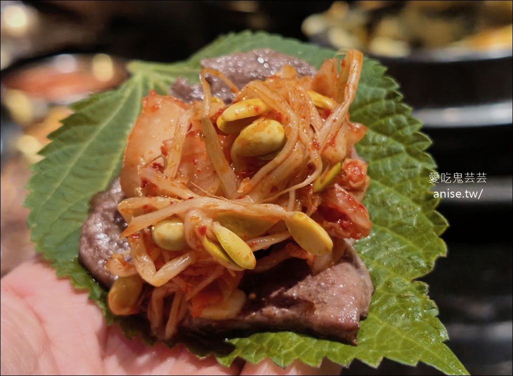 燒肉滋滋，份量驚人！全程桌邊服務超讚