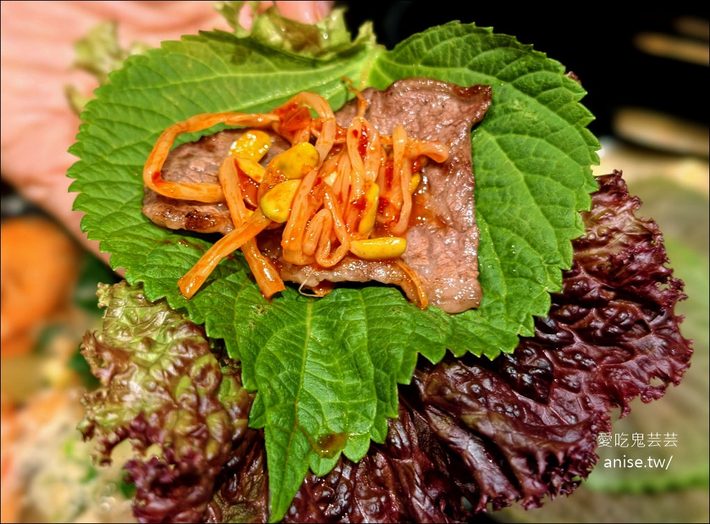 燒肉滋滋，份量驚人！全程桌邊服務超讚