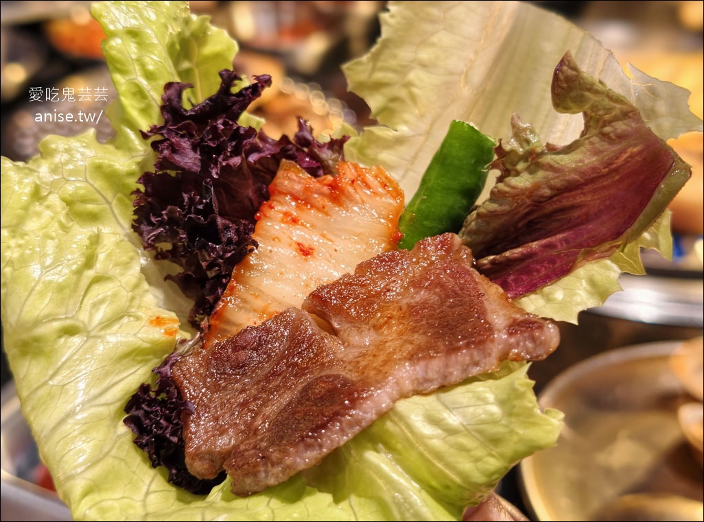 燒肉滋滋，份量驚人！全程桌邊服務超讚