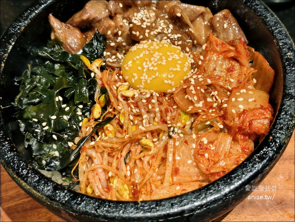 燒肉滋滋，份量驚人！全程桌邊服務超讚