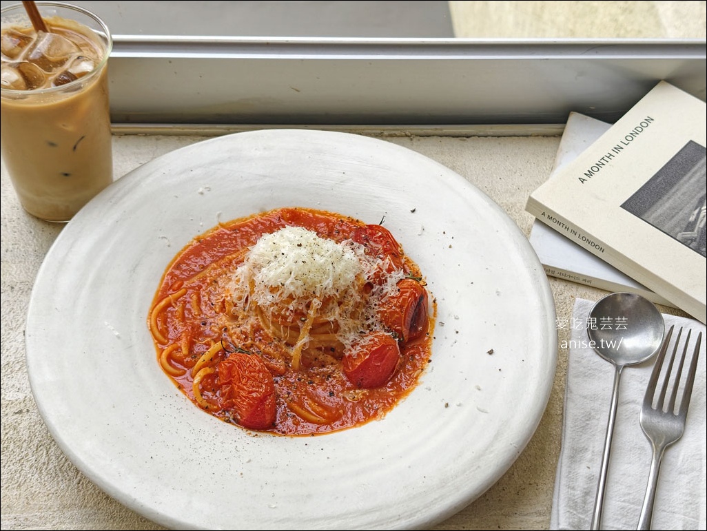 廣安里咖啡廳 | HELMET 헬멧，韓系復古文青風，小清新好好拍 @愛吃鬼芸芸