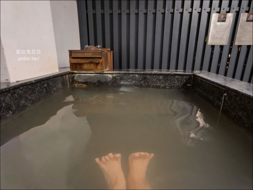 瑞穗溫泉住宿 | 山下的厝溫泉民宿，滿是溫泉花的黃金湯