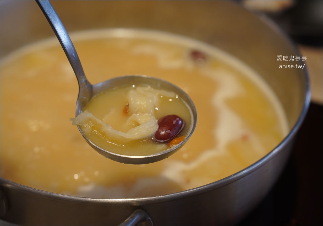 深紅海鮮鍋物,兩個人也可以屠龍!壽星當月加贈超好吃炸雞一隻 深紅海鮮鍋物,兩個人也可以屠龍!壽星當月加贈超好吃炸雞一隻