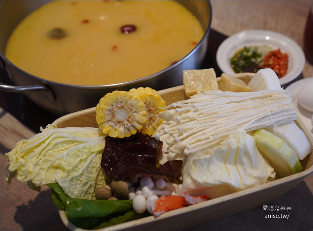 深紅海鮮鍋物,兩個人也可以屠龍!壽星當月加贈超好吃炸雞一隻 深紅海鮮鍋物,兩個人也可以屠龍!壽星當月加贈超好吃炸雞一隻