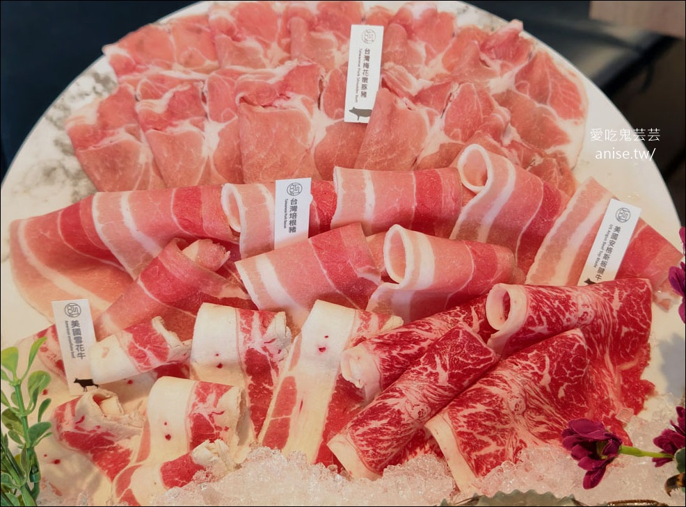 深紅海鮮鍋物，兩個人也可以屠龍！壽星當月加贈超好吃炸雞一隻