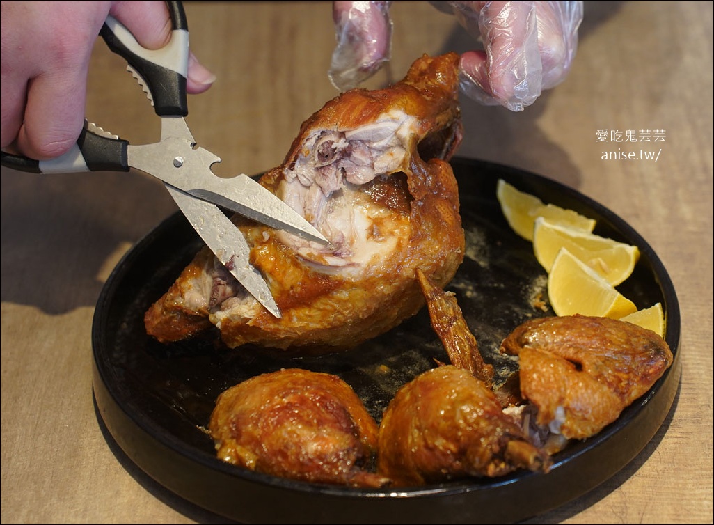 深紅海鮮鍋物，兩個人也可以屠龍！壽星當月加贈超好吃炸雞一隻