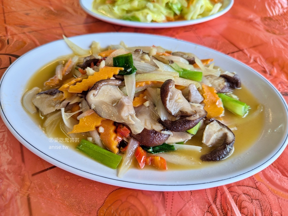 光明農場馬告磚窯雞，盛開的櫻花樹下吃烤雞，拉拉山美食(姊姊食記)