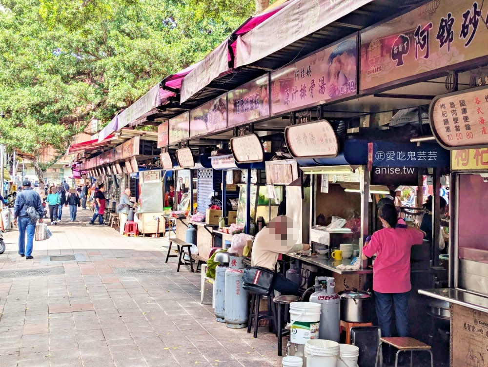 阿桂姨原汁排骨湯，滷肉飯加梅干菜也很搭，大稻埕慈聖宮美食(姊姊食記)