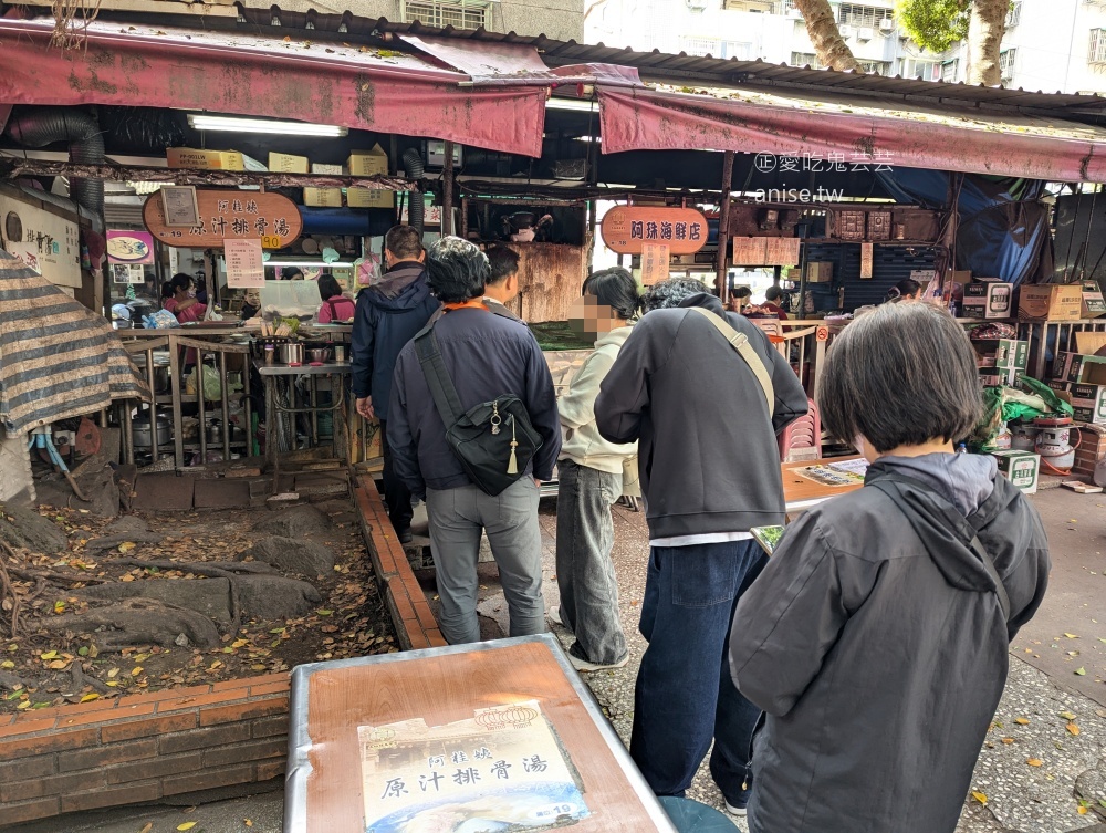 阿桂姨原汁排骨湯，滷肉飯加梅干菜也很搭，大稻埕慈聖宮美食(姊姊食記)