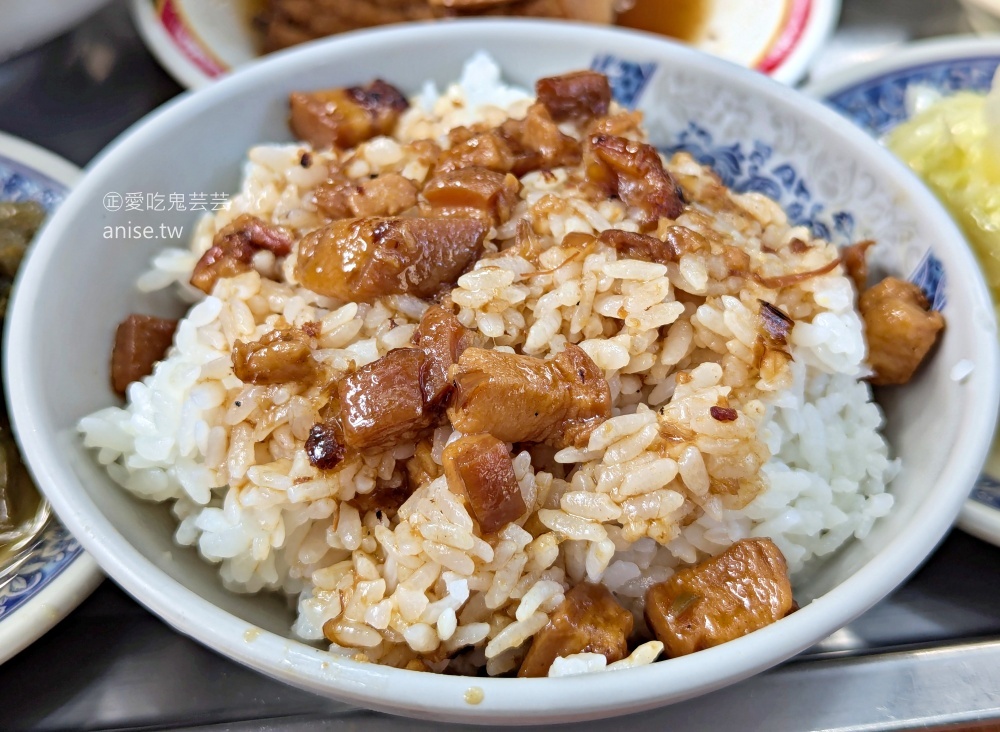 阿桂姨原汁排骨湯，滷肉飯加梅干菜也很搭，大稻埕慈聖宮美食(姊姊食記)