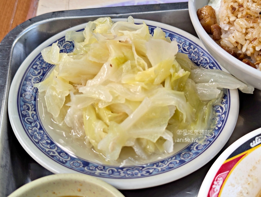 阿桂姨原汁排骨湯，滷肉飯加梅干菜也很搭，大稻埕慈聖宮美食(姊姊食記)