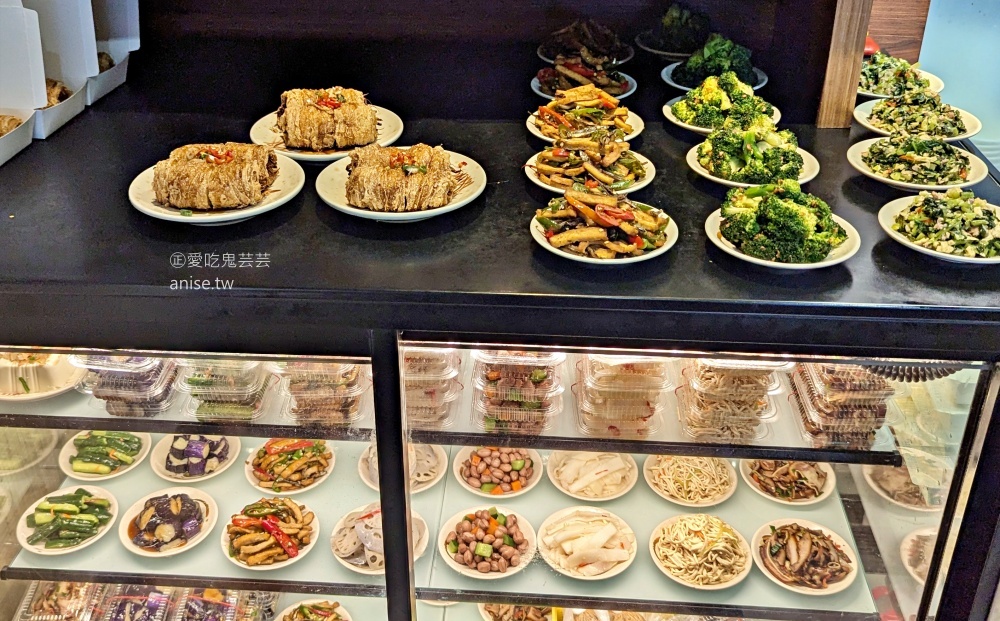 嘉義雞肉飯,小菜炸豆芽包推薦必點,新店建國路排隊便當美食(姊姊食記) 嘉義雞肉飯,小菜炸豆芽包推薦必點,新店建國路排隊便當美食(姊姊食記)