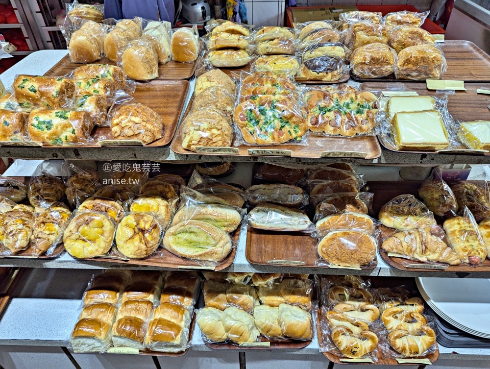 心心麵包店，招牌椰香芋頭吐司，坪林美食(姊姊食記)