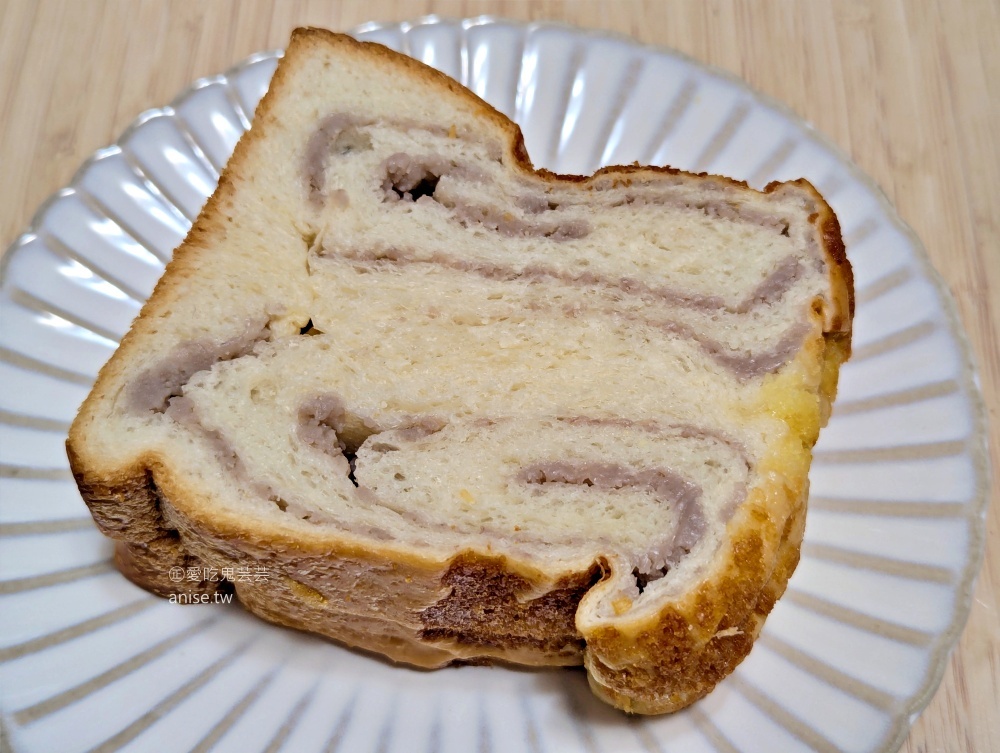 心心麵包店，招牌椰香芋頭吐司，坪林美食(姊姊食記)