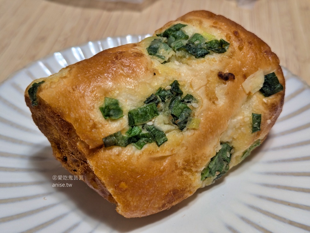 心心麵包店，招牌椰香芋頭吐司，坪林美食(姊姊食記)