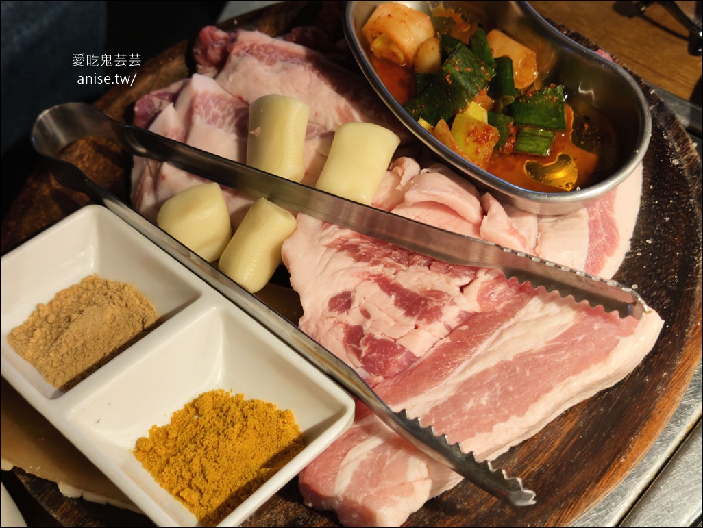 83獬豸烤肉 (廣安店)，人氣爆棚但是吃不懂